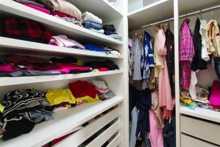 Casa à venda com 325m², 3 quartos e 2 vagasCloset Suíte 3