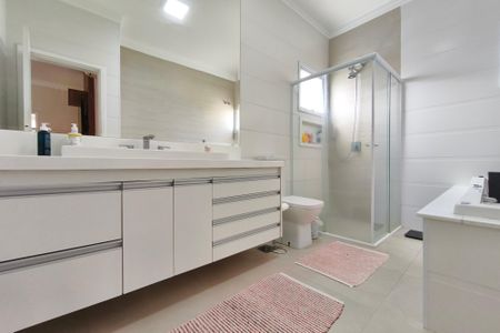 Casa à venda com 325m², 3 quartos e 2 vagasBanheiro Suíte