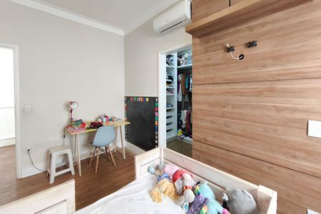 Casa à venda com 325m², 3 quartos e 2 vagasQuarto Suíte 2