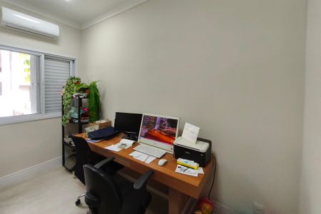 Casa à venda com 325m², 3 quartos e 2 vagasEscritório