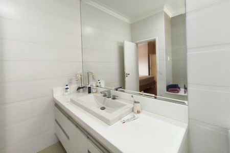 Casa à venda com 325m², 3 quartos e 2 vagasBanheiro Suíte