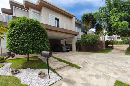 Casa à venda com 325m², 3 quartos e 2 vagasFachada