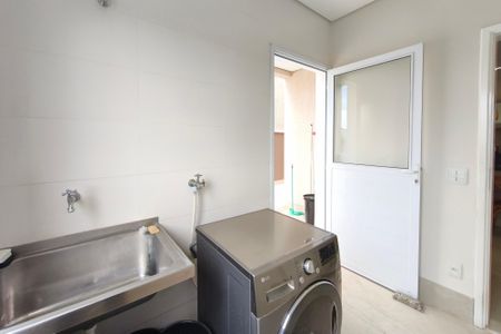 Casa à venda com 325m², 3 quartos e 2 vagasÁrea de Serviço