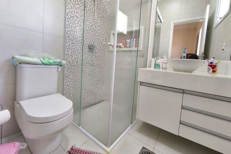 Casa à venda com 325m², 3 quartos e 2 vagasBanheiro Suíte 2