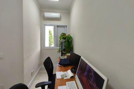 Casa à venda com 325m², 3 quartos e 2 vagasEscritório