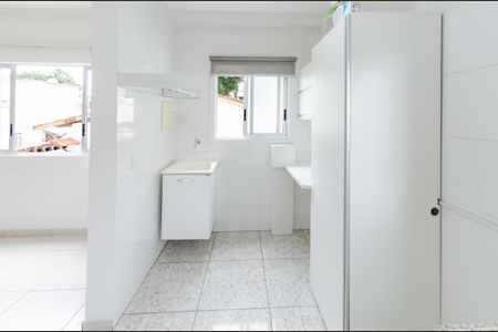 Área de serviço de apartamento para alugar com 2 quartos, 50m² em Havaí, Belo Horizonte