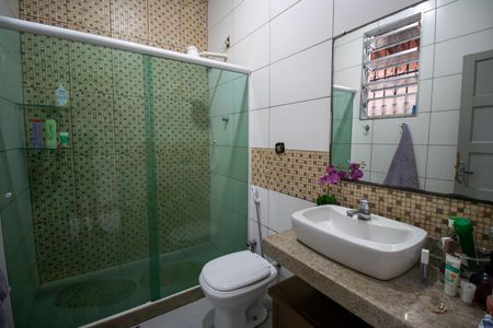 Casa à venda com 160m², 4 quartos e 2 vagasBanheiro
