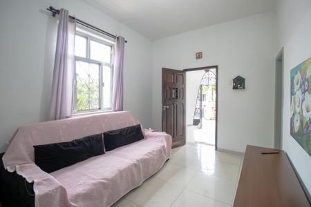 Casa à venda com 160m², 4 quartos e 2 vagasSala