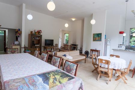 sala de casa de condomínio à venda com 2 quartos, 276m² em Retiro do Chalé, Brumadinho