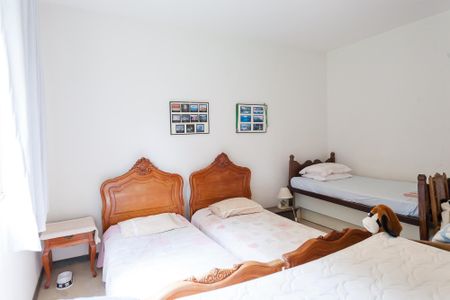 Casa de condomínio à venda com 276m², 3 quartos e 4 vagasQuarto