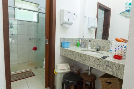 Casa de condomínio à venda com 276m², 3 quartos e 4 vagasBanheiro Social