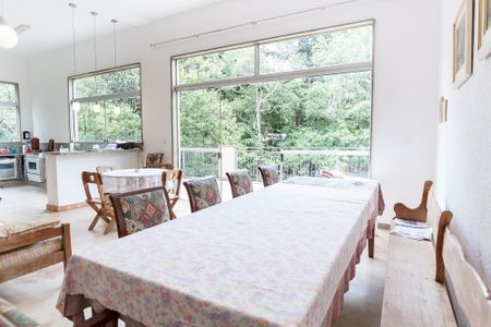 Casa de condomínio à venda com 276m², 3 quartos e 4 vagasSala