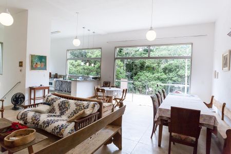 Casa de condomínio à venda com 276m², 3 quartos e 4 vagasSala