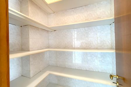 Apartamento à venda com 140m², 4 quartos e 3 vagas Apartamento à venda com 140m², 4 quartos e 3 vagasDespensa