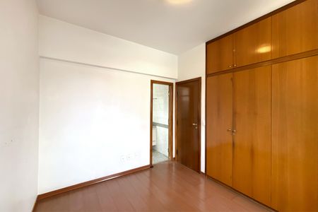Apartamento à venda com 140m², 4 quartos e 3 vagas Apartamento à venda com 140m², 4 quartos e 3 vagasSuite 1
