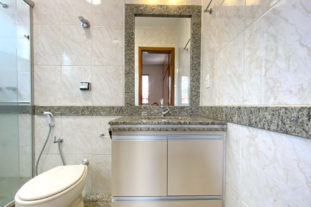 Apartamento à venda com 140m², 4 quartos e 3 vagas Apartamento à venda com 140m², 4 quartos e 3 vagasBanheiro da Suíte 1