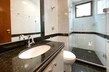 Apartamento à venda com 140m², 4 quartos e 3 vagas Apartamento à venda com 140m², 4 quartos e 3 vagasBanheiro