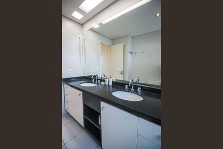 Apartamento à venda com 163m², 3 quartos e 3 vagasBanheiro da Suíte 1