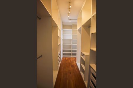 Apartamento à venda com 163m², 3 quartos e 3 vagasCloset da suíte 1