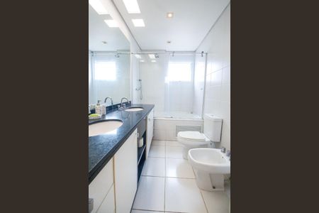 Apartamento à venda com 163m², 3 quartos e 3 vagasBanheiro da Suíte 1