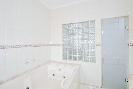 Casa à venda com 170m², 3 quartos e 2 vagasBanheiro da Suíte