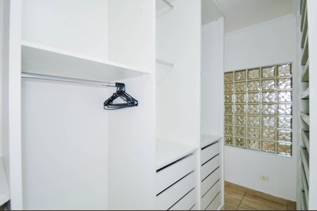 Casa à venda com 170m², 3 quartos e 2 vagasCloset da suíte