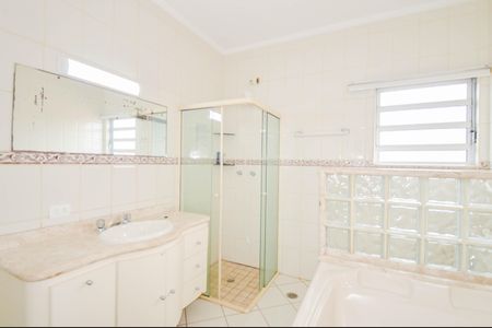 Casa à venda com 170m², 3 quartos e 2 vagasBanheiro da Suíte