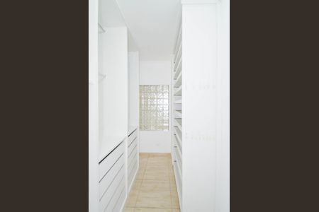 Casa à venda com 170m², 3 quartos e 2 vagasCloset da suíte