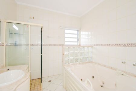 Casa à venda com 170m², 3 quartos e 2 vagasBanheiro da Suíte