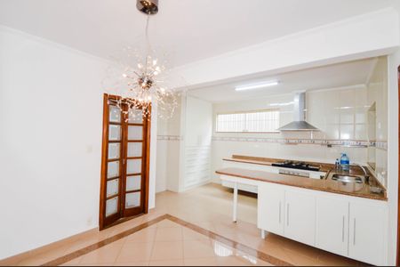 Casa à venda com 170m², 3 quartos e 2 vagasCozinha