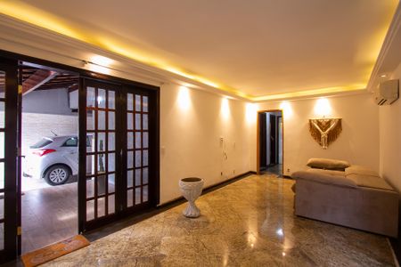 Sala de casa para alugar com 3 quartos, 390m² em Barro Vermelho, São Gonçalo