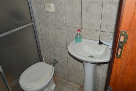 Casa de condomínio para alugar com 210m², 3 quartos e 2 vagasBanheiro de serviço