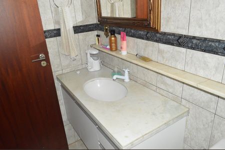 Casa de condomínio para alugar com 210m², 3 quartos e 2 vagasBanheiro