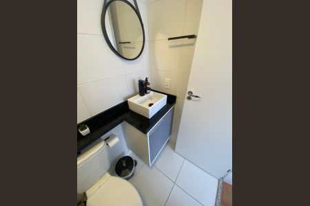 Banheiro de apartamento para alugar com 1 quarto, 27m² em Jardim Caravelas, São Paulo