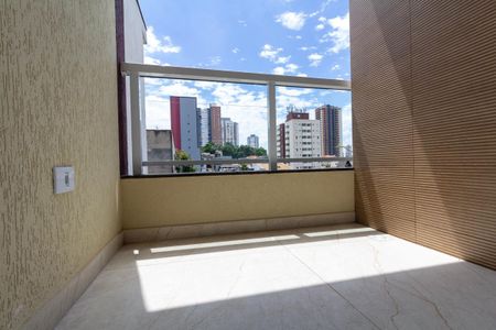 Casa à venda com 120m², 3 quartos e 2 vagasVaranda
