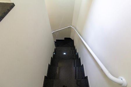 Casa à venda com 120m², 3 quartos e 2 vagasEscada