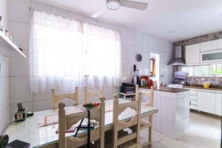 Casa de condomínio para alugar com 250m², 4 quartos e 4 vagas Casa de condomínio para alugar com 250m², 4 quartos e 4 vagasCozinha