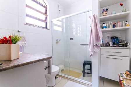 Casa de condomínio para alugar com 250m², 4 quartos e 4 vagas Casa de condomínio para alugar com 250m², 4 quartos e 4 vagasBanheiro da Suíte 2