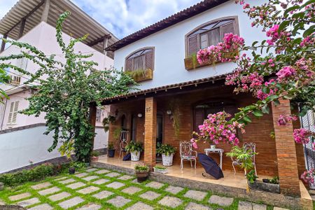 Casa de condomínio para alugar com 250m², 4 quartos e 4 vagas Casa de condomínio para alugar com 250m², 4 quartos e 4 vagasFachada casa