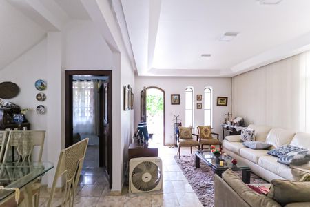 Casa de condomínio para alugar com 250m², 4 quartos e 4 vagas Casa de condomínio para alugar com 250m², 4 quartos e 4 vagasSala