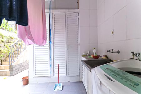 Casa de condomínio para alugar com 250m², 4 quartos e 4 vagas Casa de condomínio para alugar com 250m², 4 quartos e 4 vagasÁrea de Serviço