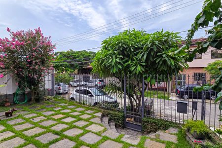 Casa de condomínio para alugar com 250m², 4 quartos e 4 vagas Casa de condomínio para alugar com 250m², 4 quartos e 4 vagasFachada casa