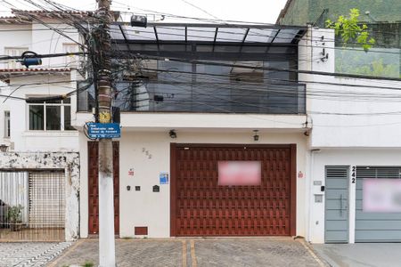 Casa para alugar com 280m², 2 quartos e 2 vagasFachada + plaquinha