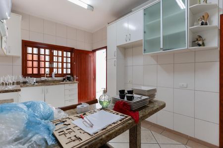 Casa para alugar com 280m², 2 quartos e 2 vagasCozinha