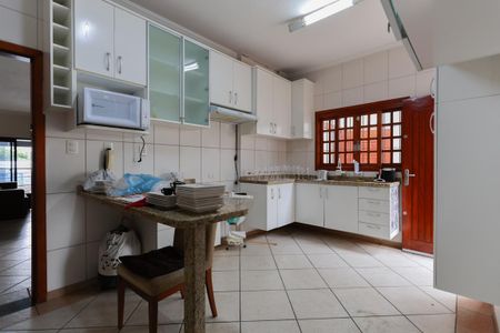Casa para alugar com 280m², 2 quartos e 2 vagasCozinha