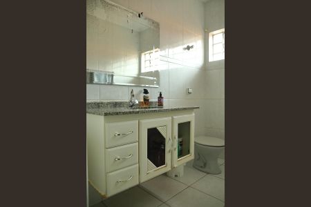 Casa à venda com 197m², 3 quartos e 3 vagasSuíte 2- banheiro 