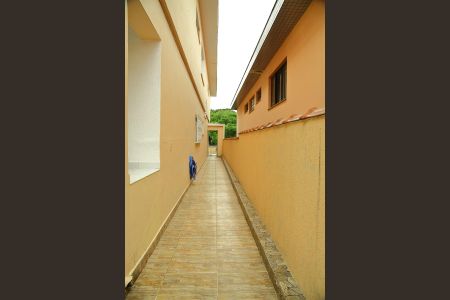 Casa à venda com 197m², 3 quartos e 3 vagasCorredor lateral 