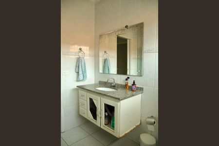 Casa à venda com 197m², 3 quartos e 3 vagasSuíte 2- banheiro 