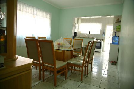 Casa à venda com 197m², 3 quartos e 3 vagasCopa/Cozinha 