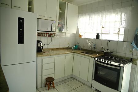Casa à venda com 197m², 3 quartos e 3 vagasCozinha 